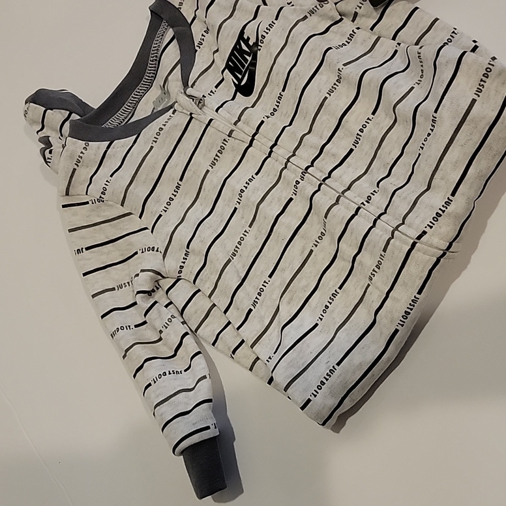 Nike NWT footie pajamas zip up size 9m